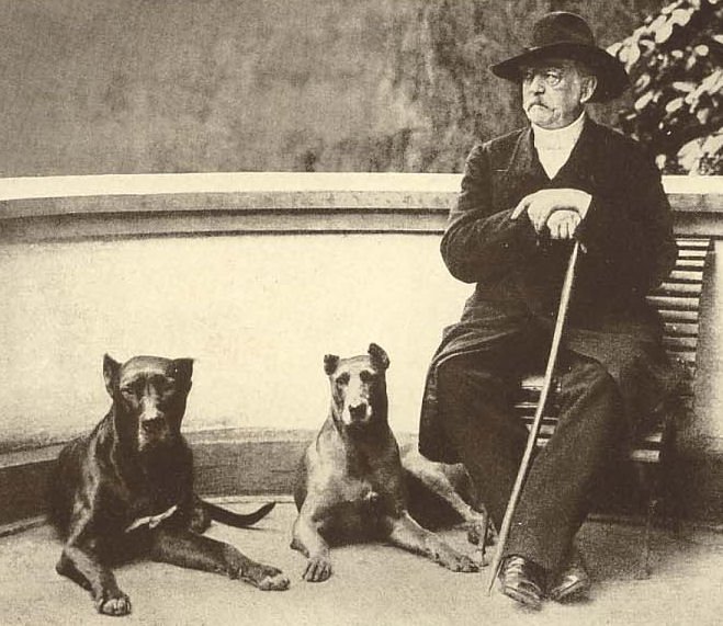 drguidoknapp's tweet photo. 1878: Bismarcks Dogge "Tyras" frisst die Hose des russischen Außenministers. https://t.co/FXVKFCXFss