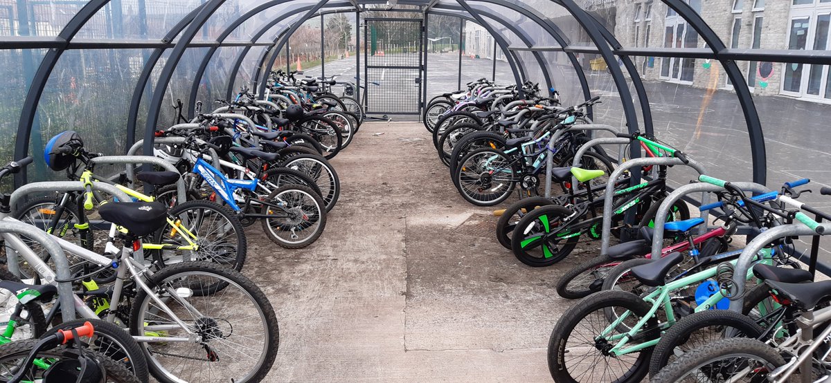 roadsafetyNAC's tweet photo. #weevan another sunny day in Largs, this time @LargsPS checking bikes. Good luck all taking part in iCycle across NAC. You are learning to be responsible road users of the future. #activetravel @North_Ayrshire @NAYouthServices @RoadSafetyScot @AyrshireNPolice @Scotfire_ENSA 🚲😎 https://t.co/s5fj3WeTAg
