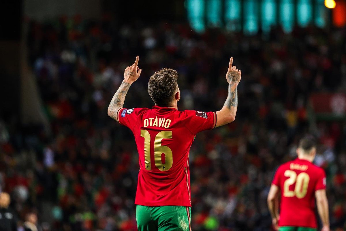 otaviomonteiroo's tweet photo. PORTUGAL 🇵🇹🙏Que noite incrível e especial no estádio do Dragão, uma grande vitória e a primeira final ✅
Juntos vamos conseguir o nosso objectivo 🇵🇹💪🙏 https://t.co/wjgXdOiV6N