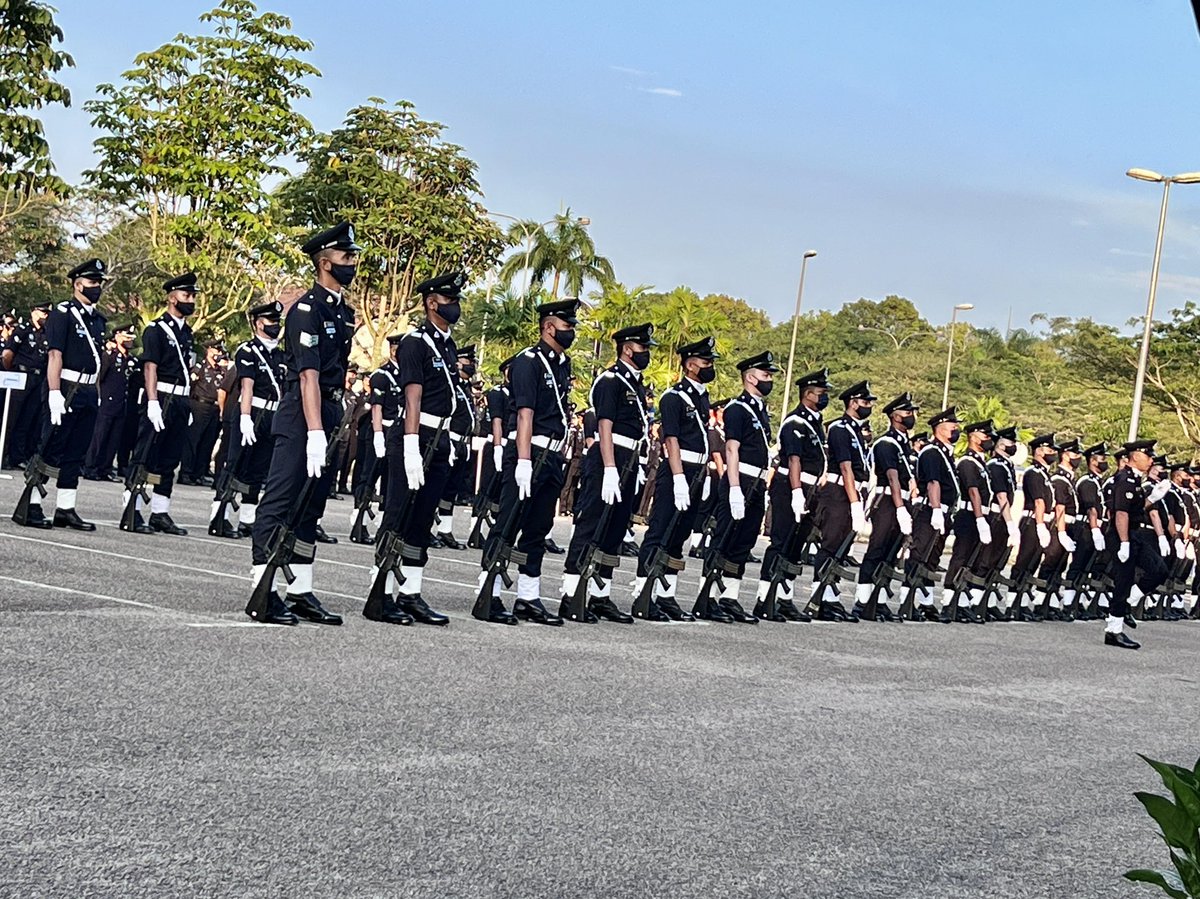 jobbuilderMY's tweet photo. In conjunction with the 215th Police Day celebration, @jobbuilderMY extend our warm wishes to the hard-working &amp; dedicated men and women in blue for protecting and keeping us safe. #heroesofMalaysia #ThankYou #IPDSeriAlam

Selamat Hari Polis! @PDRMsia  
👮🏻‍♂️👮🏾👮🏾‍♀️🙏🏻🤎 https://t.co/iPmV9KuQVk