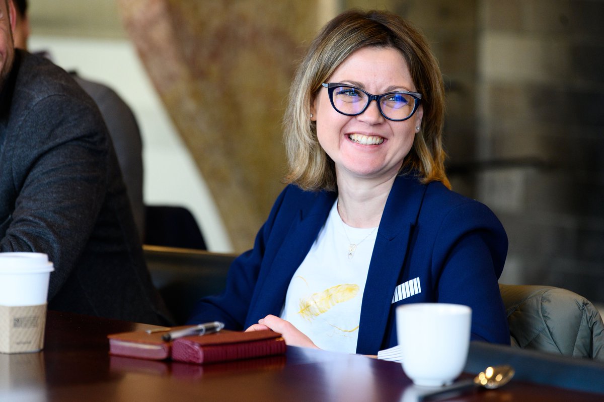 Maysoun Douas (@maydouas) on Twitter photo Yevgeniya Gaber es ucraniana, experta en Relaciones Internacionales y antigua consejera del primer ministro de Ucrania.
Es una de mis compañeras de viaje en el programa de Fellows de la <a href="/gmfus/">German Marshall Fund</a>.
Su presencia ha sido un privilegio. Os cuento por qué 👇
📸 by Clarissa Villondo Yevgeniya Gaber es ucraniana, experta en Relaciones Internacionales y antigua consejera del primer ministro de Ucrania.
Es una de mis compañeras de viaje en el programa de Fellows de la <a href="/gmfus/">German Marshall Fund</a>.
Su presencia ha sido un privilegio. Os cuento por qué 👇
📸 by Clarissa Villondo