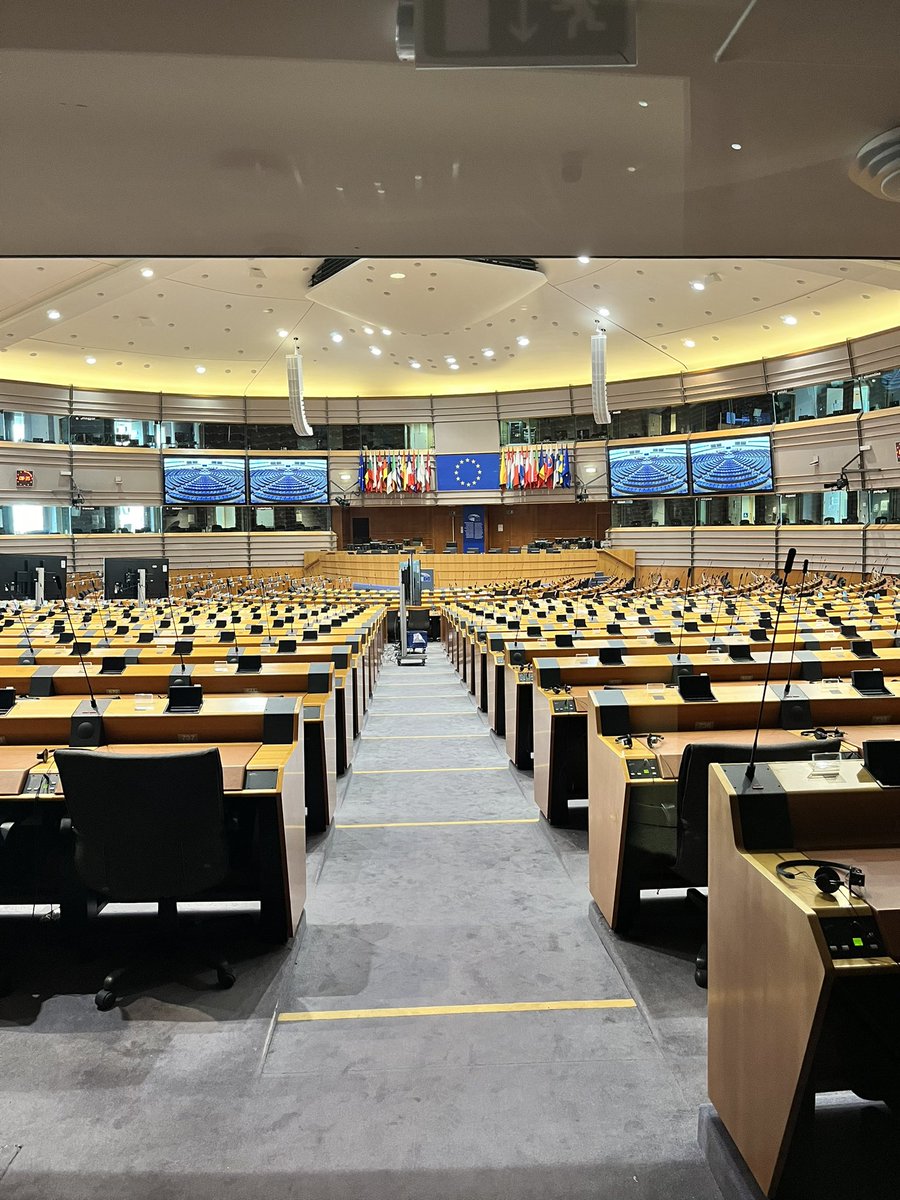 ajimayer's tweet photo. #EPFacts: there are two types of #plenary sessions: the so-called “mini-plenary” with a shorter agenda that takes place in #Brussels and the regular plenary session in #Strasbourg. Below a glimpse of the hemicycle in Brussels 👇🏻 where the MEPs voted yesterday. #EU https://t.co/hMHeDpwlyA