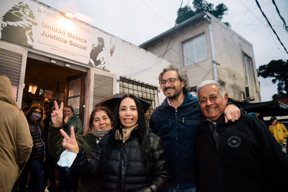 2urbanos.com/nota/42637/caf… Cafiero participó de un encuentro para recordar a las víctimas del terrorismo de Estado en La Cava <a href="/SantiagoCafiero/">Santiago Cafiero</a> <a href="/FabiBrest/">Fabián Brest</a> <a href="/PatocastroPJ/">Patricia Castro</a>