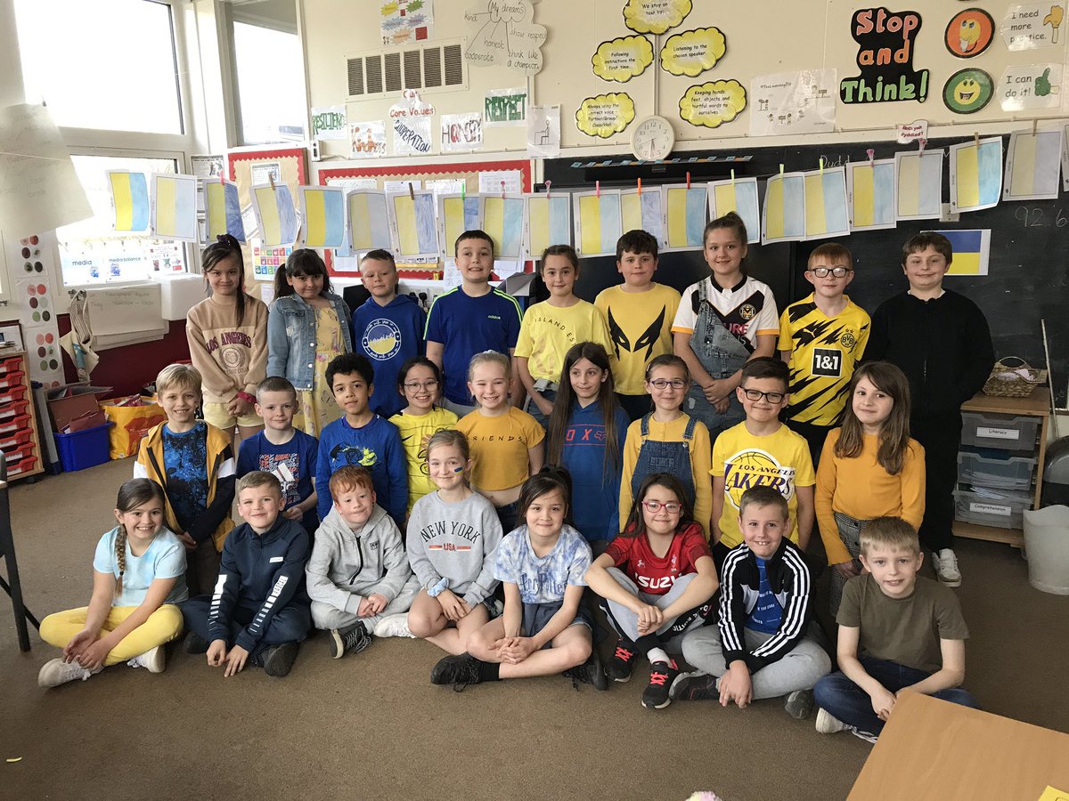 Dosbarth Cedar standing up for Ukraine 🇺🇦<a href="/decappeal/">DEC</a> <a href="/MillbrookP/">Millbrook Primary</a>
