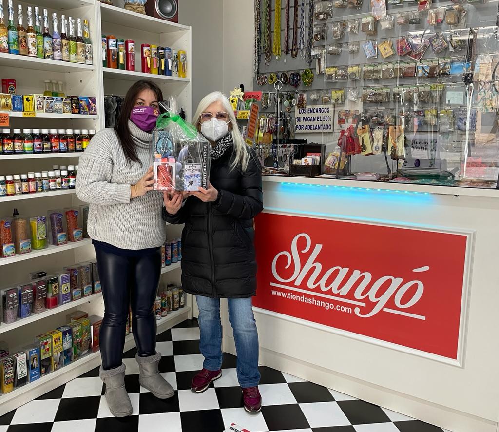 SantaEulàliaComerç (@eulaliacomerc) on Twitter photo 🎉 Estem d'enhorabona <a href="/consuhidsan/">CONSUELO</a> ha recollit el seu premi del sorteig Viu el comerç a Santa Eulàlia 🥳 un fantàstic lot de productes de la botiga @shangolatienda 🎁
👏🏻👏🏻👏🏻
#comerçdeproximitat
@catalunyacomerç
@lhdigital_lh
@lhdinamitzacio
<a href="/eltothospitalet/">EL TOT L'HOSPITALET</a>
<a href="/CNLlHospitalet/">CNL de l'Hospitalet</a> 🎉 Estem d'enhorabona <a href="/consuhidsan/">CONSUELO</a> ha recollit el seu premi del sorteig Viu el comerç a Santa Eulàlia 🥳 un fantàstic lot de productes de la botiga @shangolatienda 🎁
👏🏻👏🏻👏🏻
#comerçdeproximitat
@catalunyacomerç
@lhdigital_lh
@lhdinamitzacio
<a href="/eltothospitalet/">EL TOT L'HOSPITALET</a>
<a href="/CNLlHospitalet/">CNL de l'Hospitalet</a>