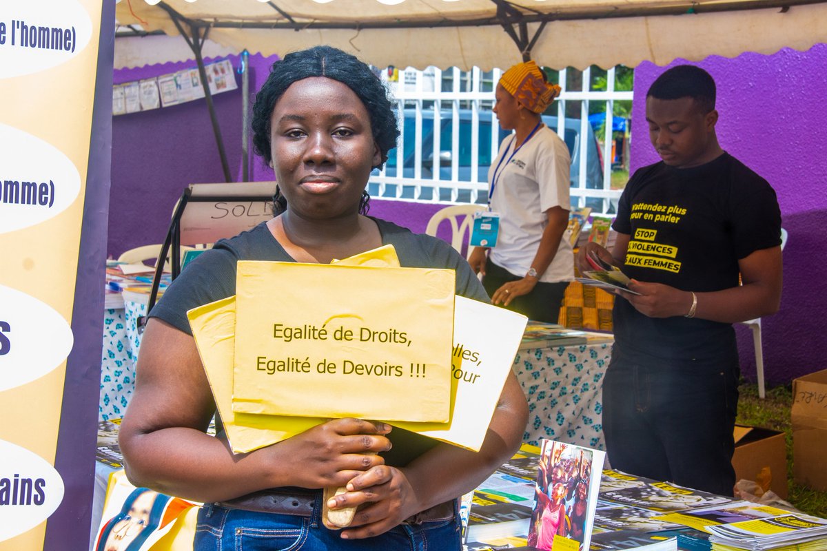 CLESDeBiabou's tweet photo. Salon Du #Livre De Cocody, jour ✌🏽
Nous y sommes avec Librairie de France Groupe , @Amnesty_CI , Planète Mag et bien d'autres ☺️
Notre programme : 
👉🏽 Conte avec Oumarou Sankofa dit «Phroto»
👉🏽 Concours de lecture 📖
Rejoignez-nous ! https://t.co/5o4qhKVX1V