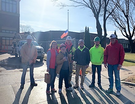 NTDSE's tweet photo. Rise and Shine!

A Molloy student passes out treats to construction workers to thank them for their efforts with the new addition. 

#NTDSEmpowers @PerryNTDSE @nicholasquality https://t.co/xe4qondD07