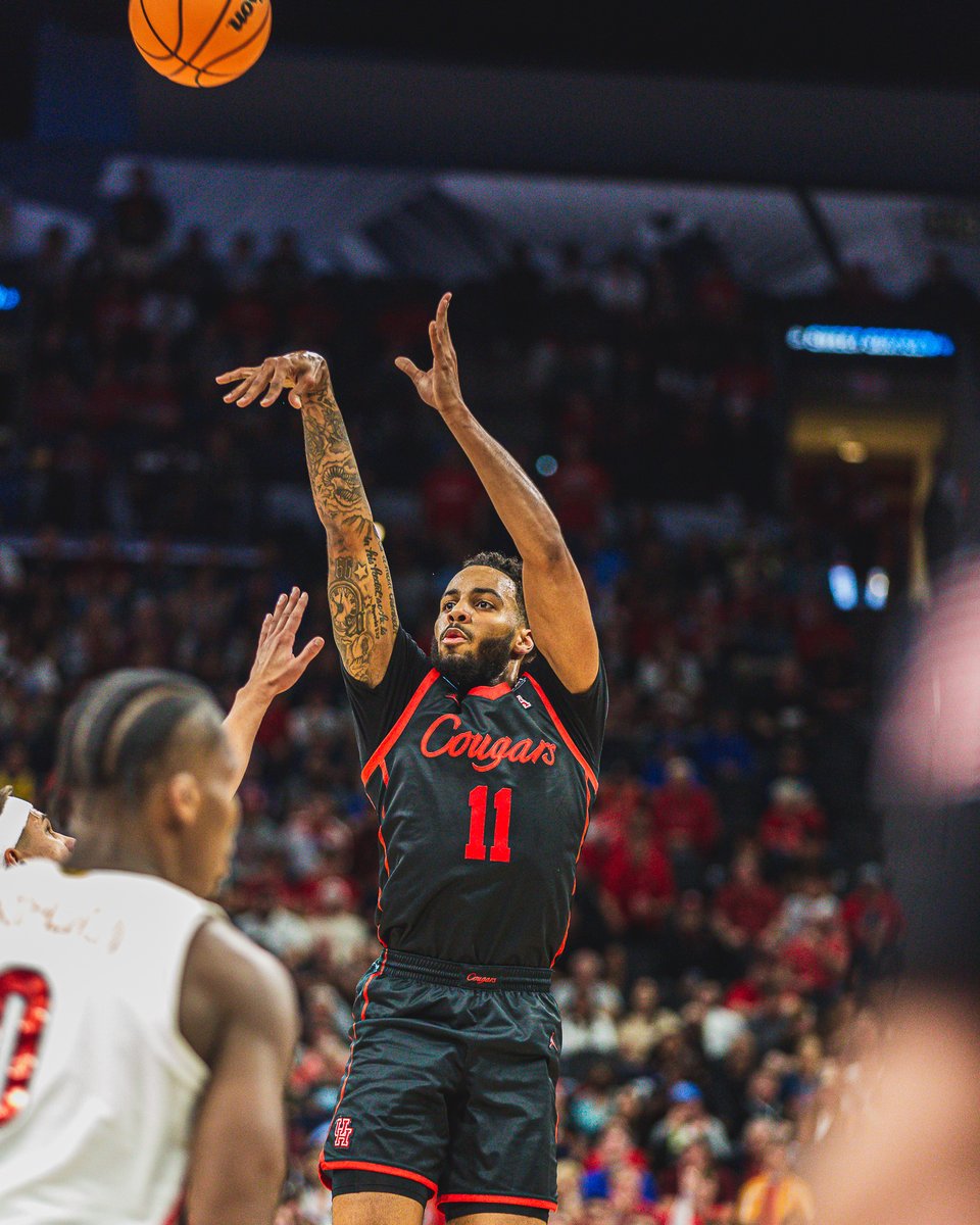 UHouston's tweet photo. Feeling ELITE today. 😎 #EliteEightBound https://t.co/AIMzDmED9b