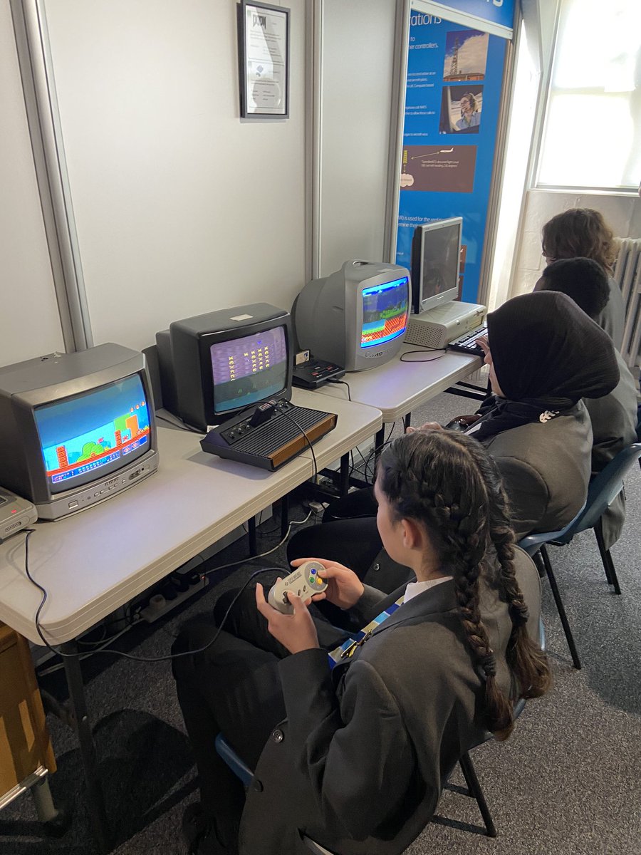 MrGCompSci's tweet photo. Great day at the @tnmoc with the @HHSHaringey year 10 computing students. So much learnt about the history of computers, the cracking of the enigma code and about coding of old! We even met a robot! #searchforsuccess #coding https://t.co/jtZY043iuo
