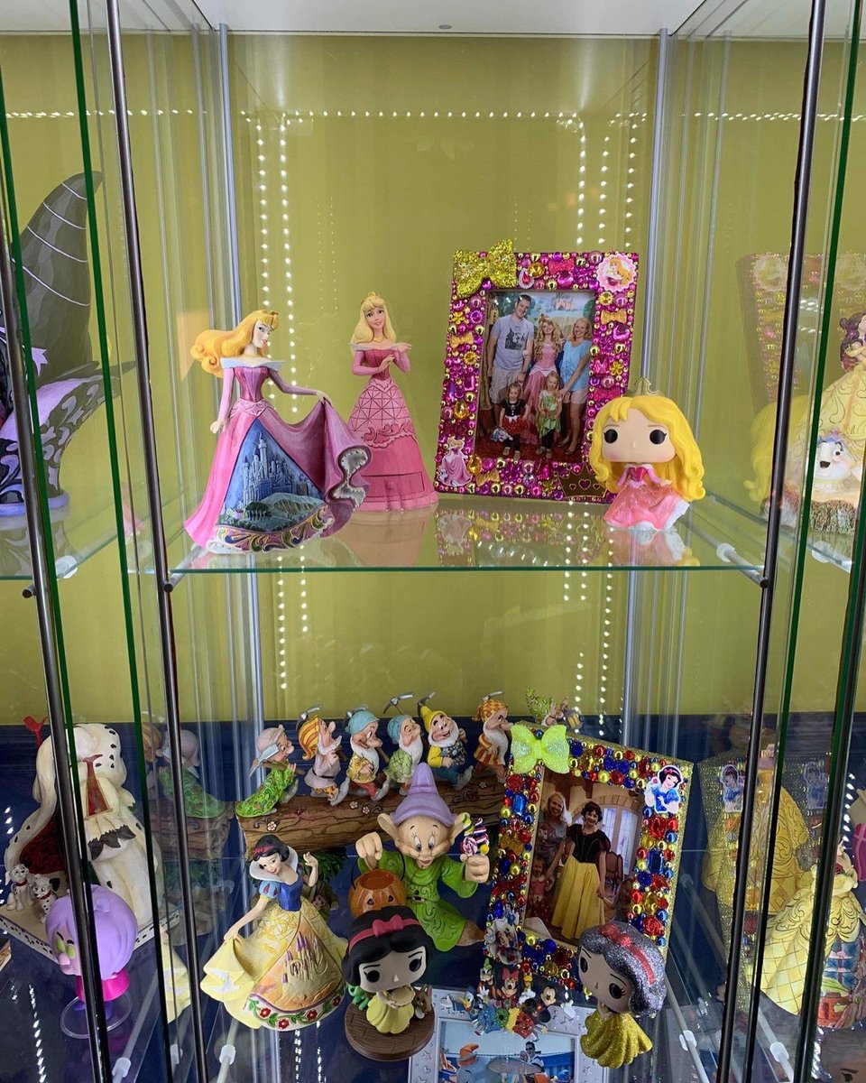 NatalieEdex's tweet image. Thanks so much to my lovely customer for sending me these pics of ow she displays her frames 😍😍😍 so beautiful #shiningshimmeringsplendiddesigns #customphotoframes #disney #sparkleandshine #glitter #rhinestone #embellishments #etsy #etsyshop #etsyselleruk #smallbusiness