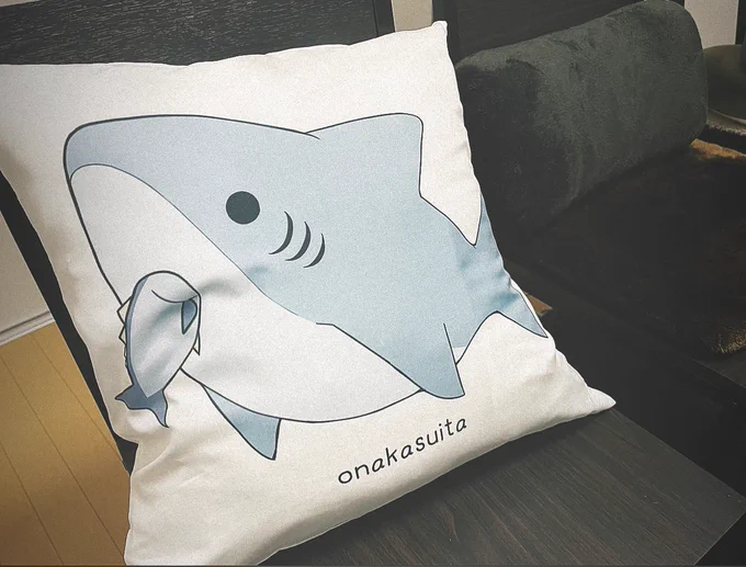 グッズ販売の準備してるよ!
個展に出したものの再販と新しいやつも考えてるから楽しみにしてて! 