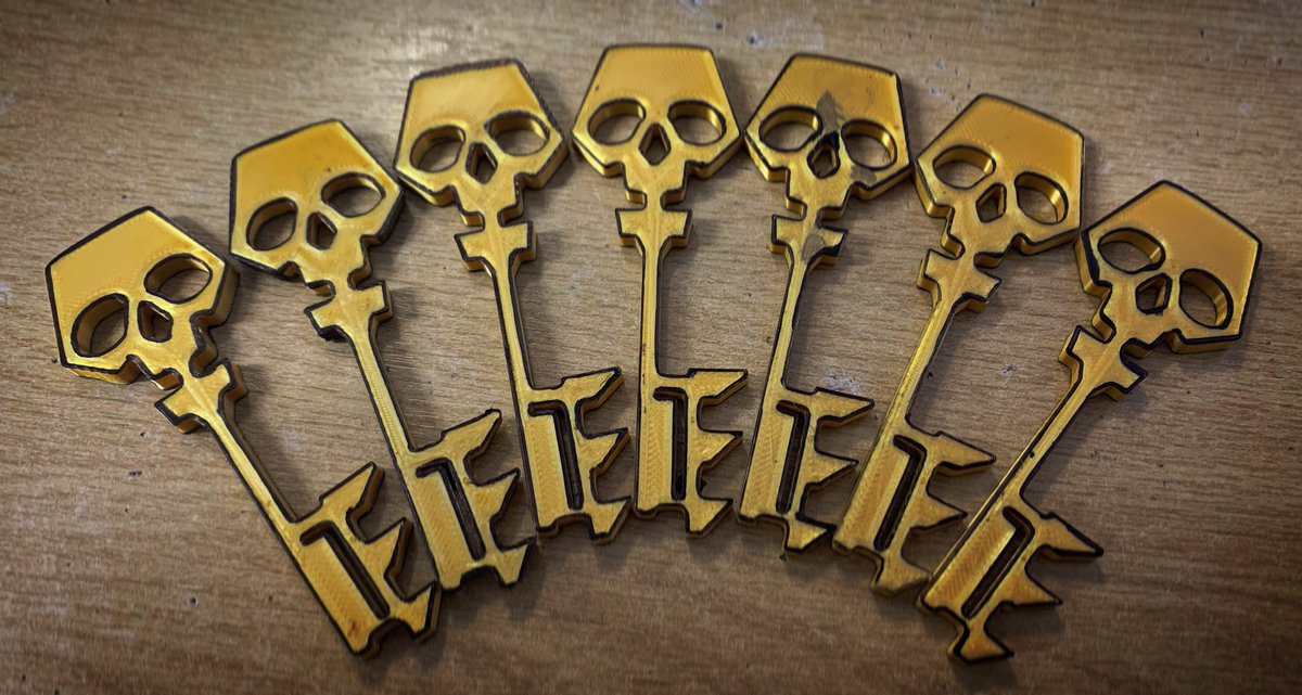 L0v3Train's tweet photo. In honor of wonderlands, tonight’s stream I’ll be giving away 7 3D printed golden keys! to win one pop by, starts 8:00pm GmT #borderlands #wonderlands #tinytina #goldenkey #giveaway #twitch #streamer #stream #twitchstreamer #game #games #2k #gearbox @borderlands @playwonderlands https://t.co/1Ausi3bDU5