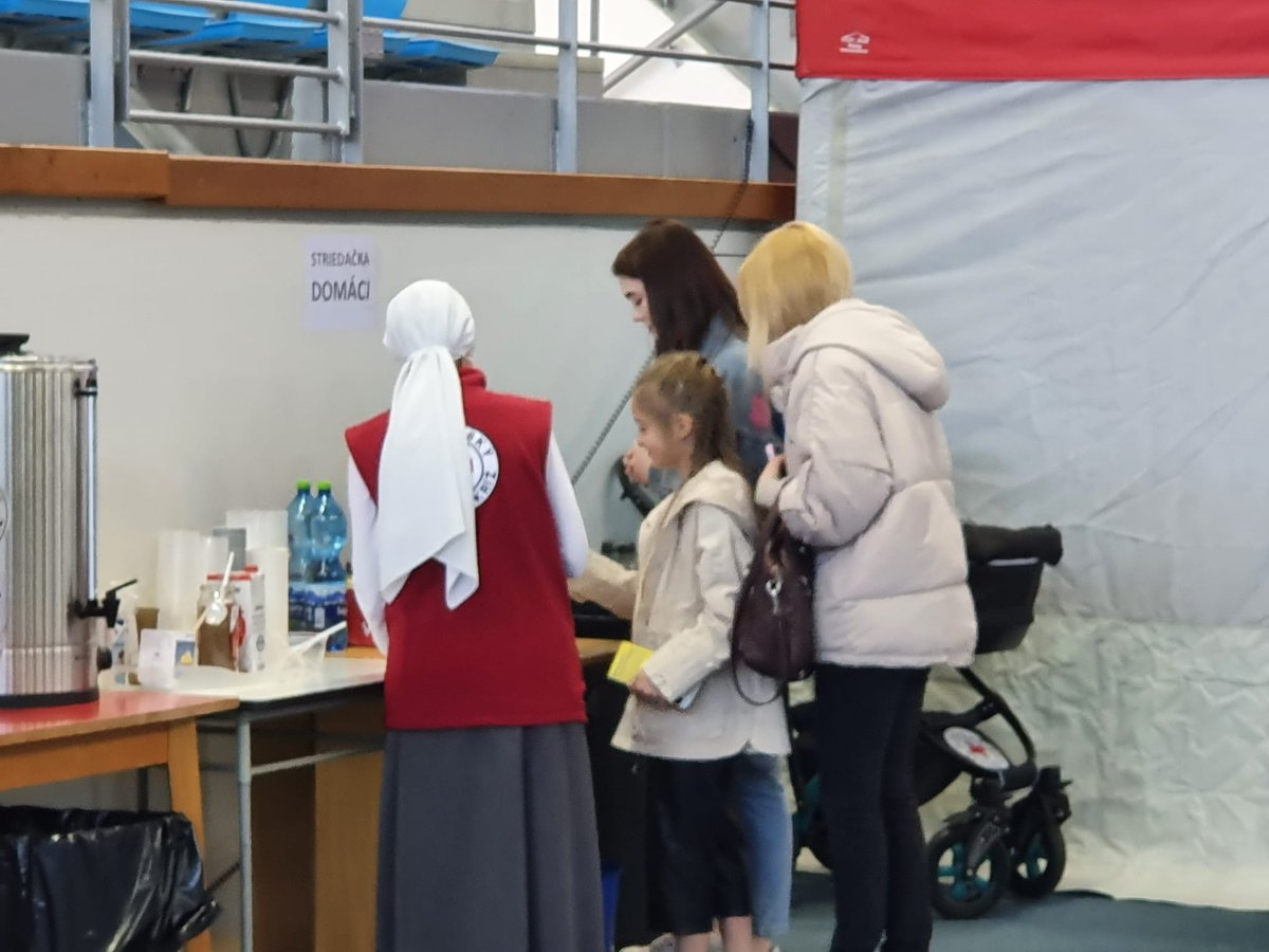 Hundreds of people fleeing #Ukraine️ are receiving the care they need from the Slovak Red Cross at the Humenne Hotspot. Some are exhausted after a long journey to #Slovakia. #RedCross #ifrc