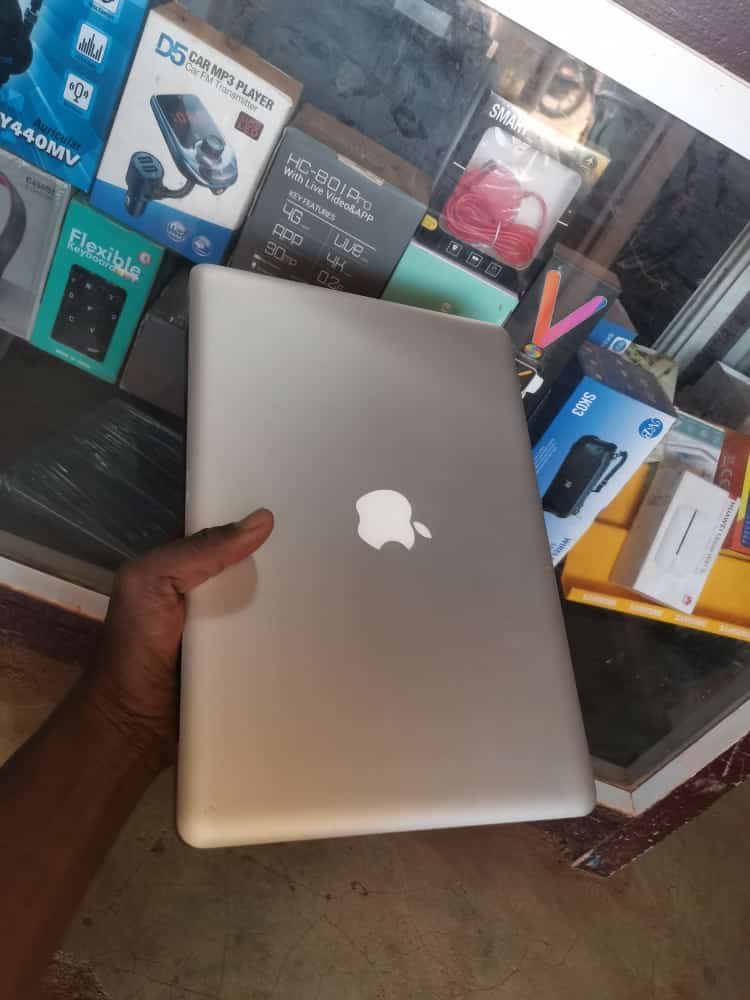 sidi_off223's tweet photo. Macbook a vendre les intéresse inbox #MacBookPro #vendre #acha #achete #macbook #macbook  💻 Macbook core i7 à vendre 500GB de disque dur et 8GB de Ram et 1GB de graphiques avec tout les logiciels installés avec une système d exploitation catalina #catalina année 2017 au Mali. https://t.co/04K4vU6u22