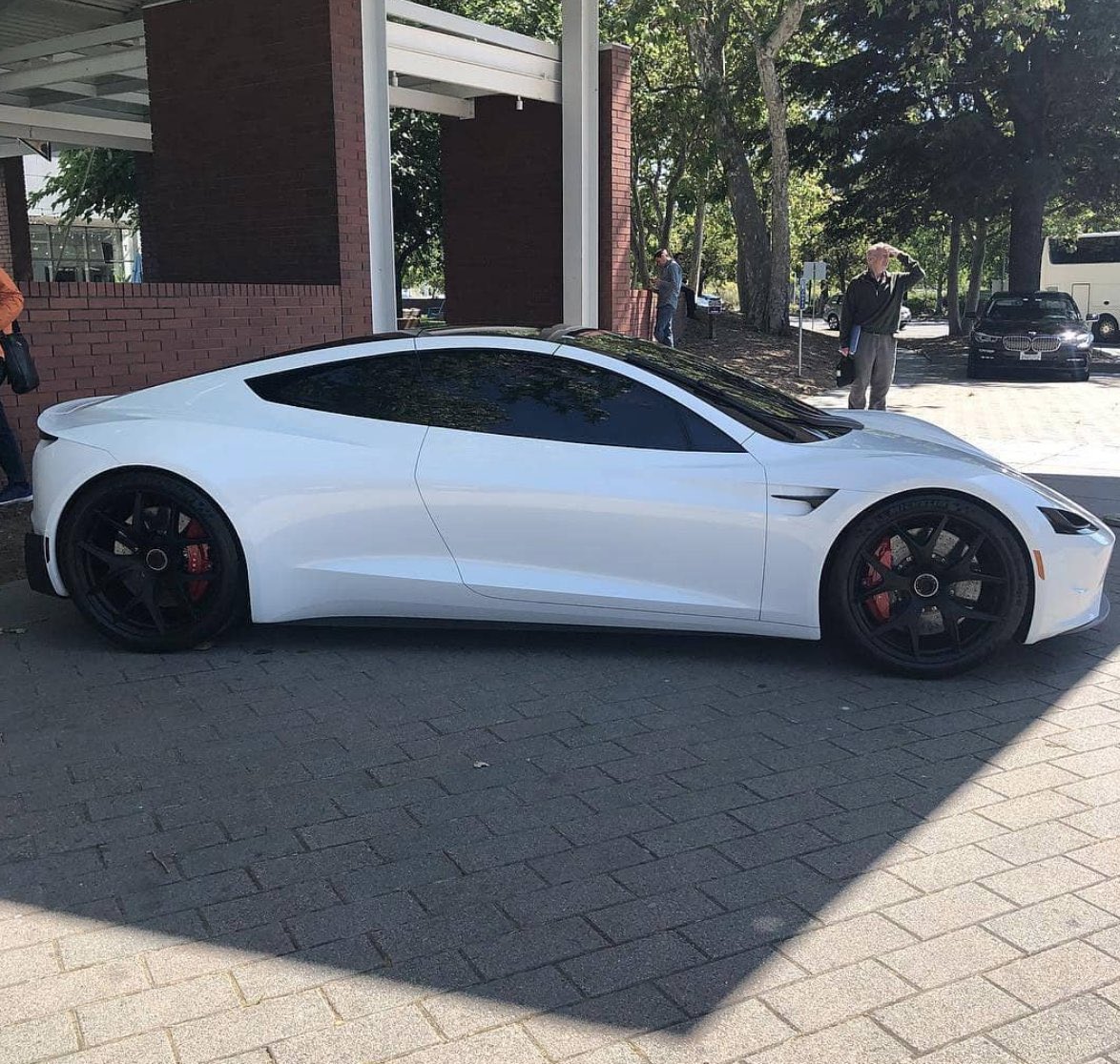 LilMoonLambo's tweet photo. Bro please start accepting Bitcoin again so I can buy a Tesla Roadster @elonmusk https://t.co/p010r1nspd