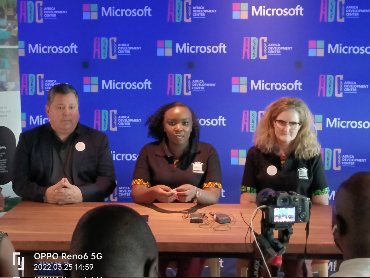 aptantech's tweet photo. @LydiahKaranja, (in the middle), The Garage lead in Nairobi #ADCNairobiOffice @BakeBiz https://t.co/1XQUIhl1rC