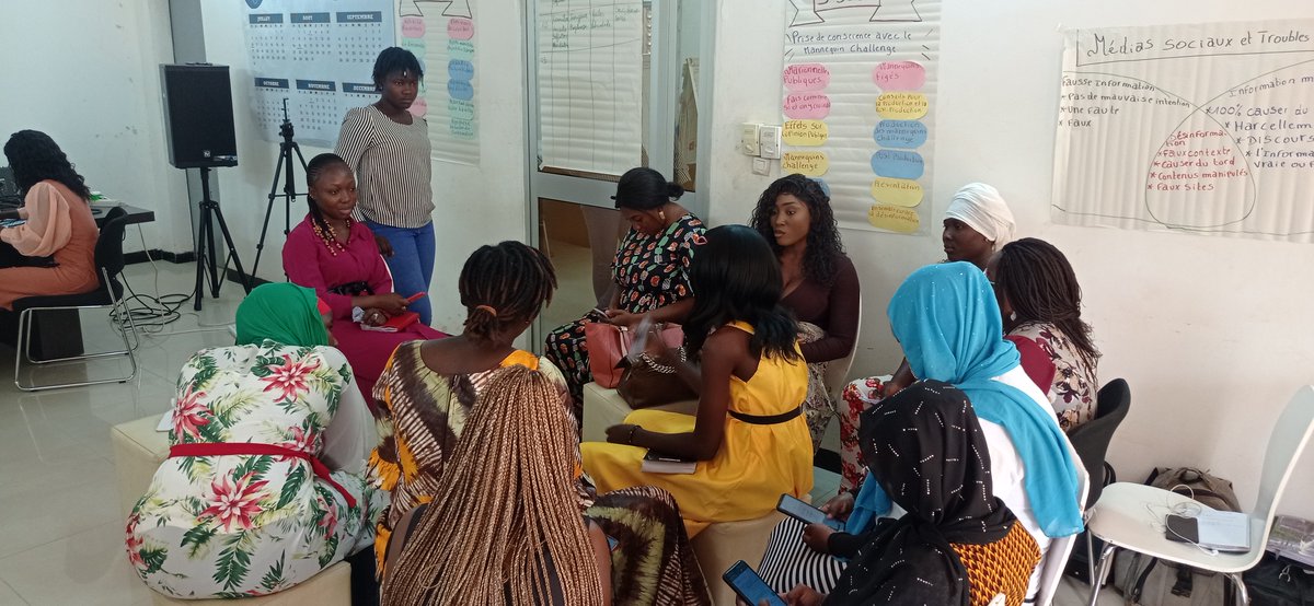 EducommuniK's tweet photo. 𝐀𝐓𝐄𝐋𝐈𝐄𝐑 𝐄𝐌𝐈 : 𝗙𝗶𝗻
EducommunicAfrik a organisé du 22 au 24 mars 2022 un atelier d’Education aux Médias et à l’Information (#EMI) sur le thème : « #Médias Sociaux et Troubles de l’Information (#MESTI) » au profit de 20 jeunes de Ouagadougou
Facilitatrice : @RokiaMalika https://t.co/Jbu7cwywha