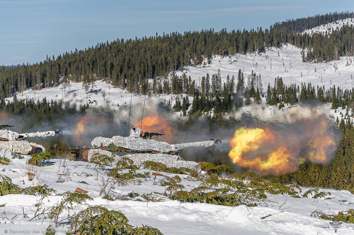 1FRCorps's tweet photo. Have you ever seen an AMX-10 RC firing in Norway? No? 
Now, you have.
The AMX-10 RC in the pictures belongs to @3eHussards  and is currently taking part in exercise #ColdResponse22 in 🇳🇴Norway. https://t.co/x9EhNn0qiY