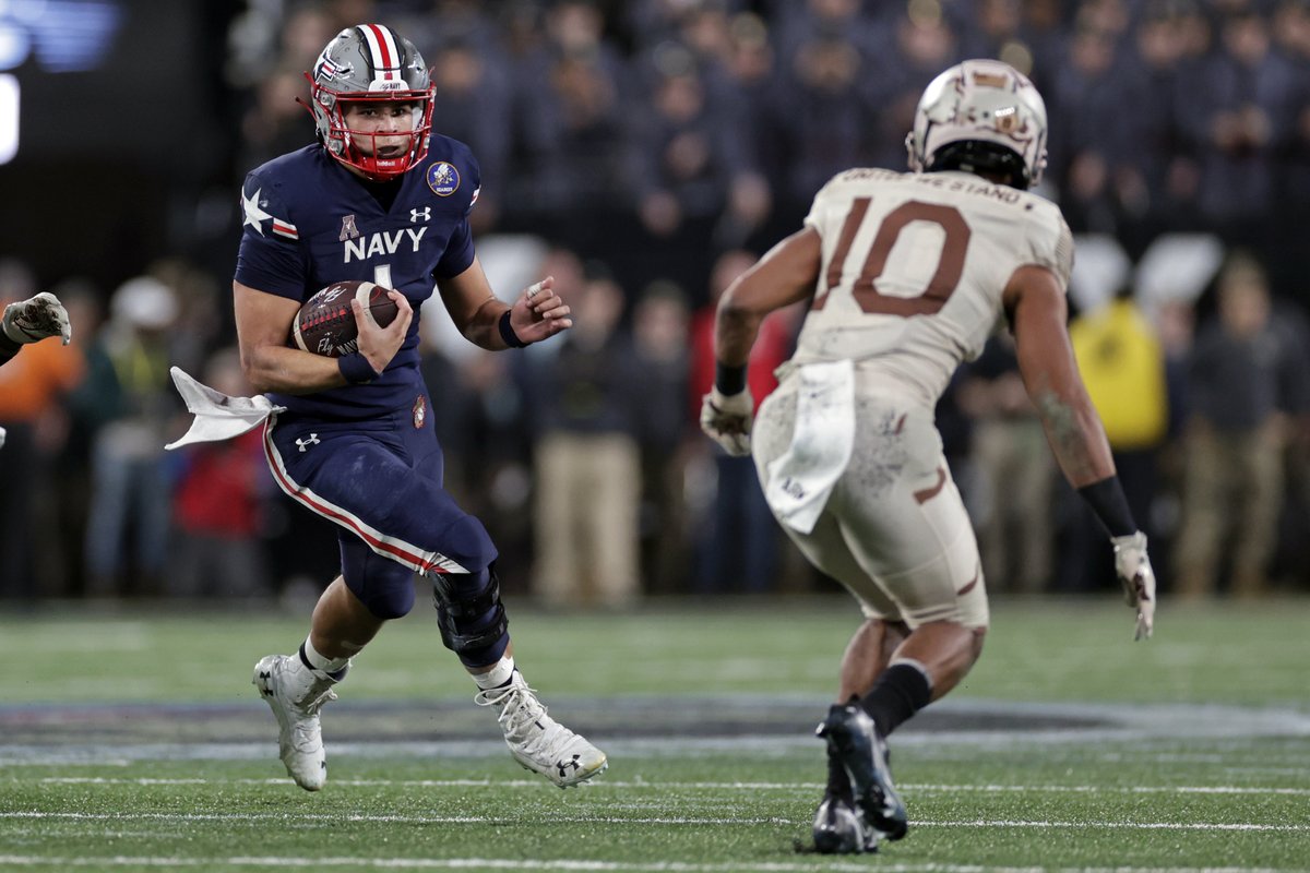 BWagner_CapGaz's tweet photo. Quarterback Tai Lavatai wants to be a better leader and improve running and passing ability during @NavyFB spring practice. "Tai came out to practice [Monday] and was a different kid as far as leadership," quarterbacks coach Ivin Jasper said this week. 
https://t.co/5xTGF3gqbU https://t.co/iFns6PS4wI