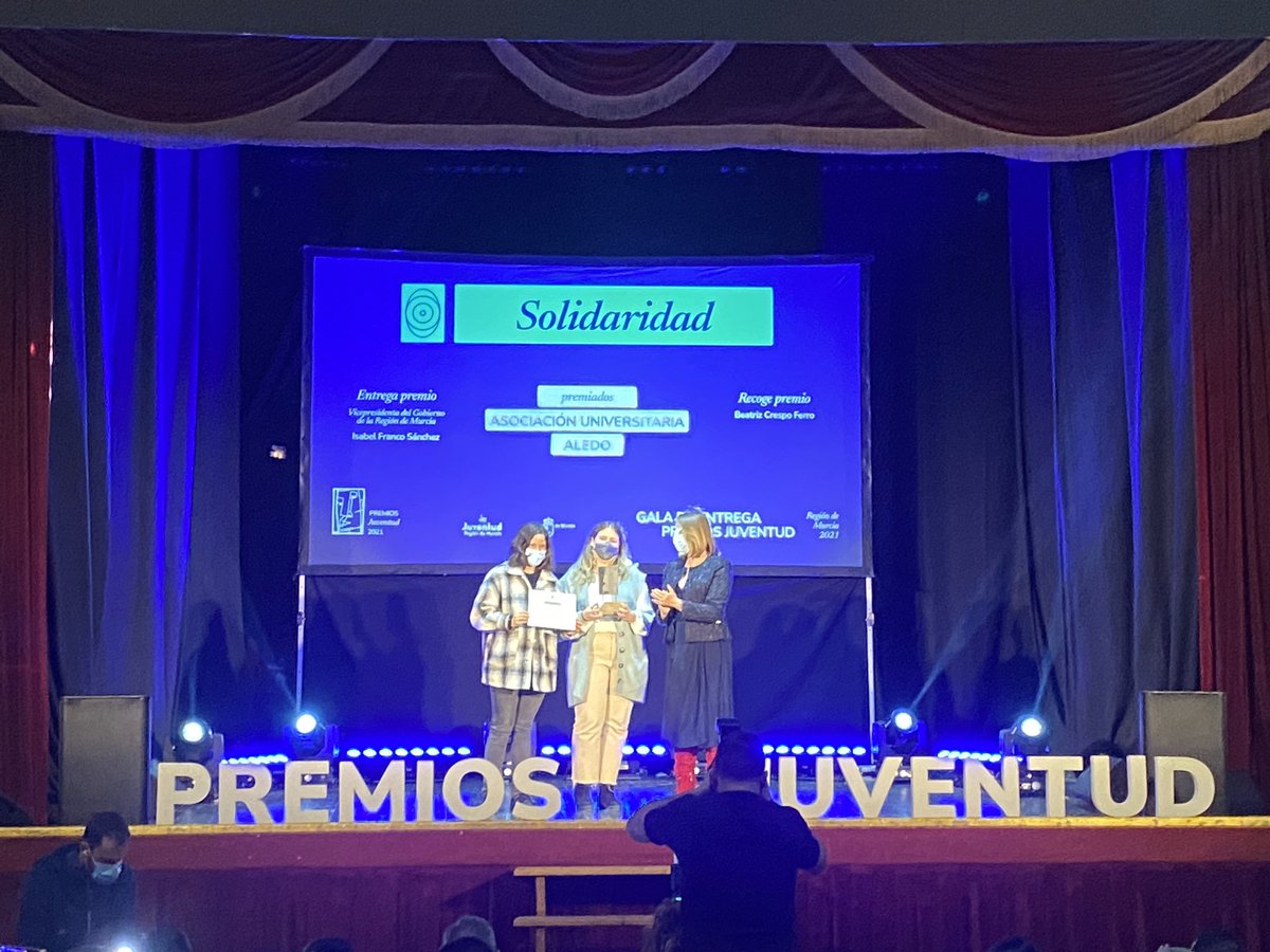 AledoUniv's tweet photo. 🏆 #PremiosJuventud

Ayer acudimos a la entrega de premios Juventud de la @regiondemurcia, donde nos reconocieron nuestra labor de solidaridad con @CaritasRMurcia. 

Muchas gracias al director general de Juventud, a @murciatotal por su confianza y apoyo y a @VicepresidenRM. https://t.co/IA2LeTEZCB