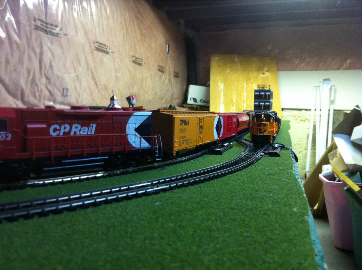 CrazySpence's tweet photo. FB memories just reminded me I got back into model railroading 11 years ago so here’s a couple pics of that first kick at the can. #modelrailroad #modeltrains #ChessieSystem https://t.co/mjKxDcWbks