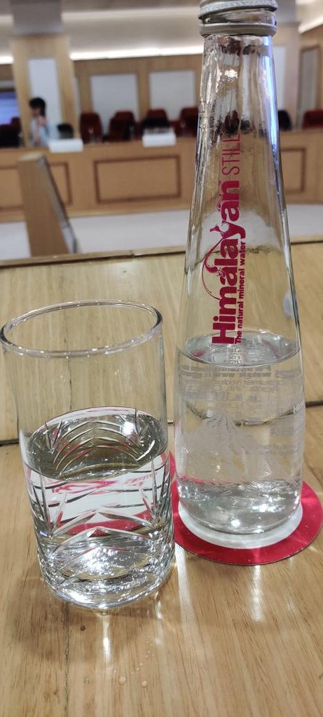 RonikaSG's tweet photo. In all the years of conferences and public events. The most pleasant shocking change I saw this time around is this. No more plastic bottles. Kudos! #saynottoplastic #keepitsimple #smallchanges #bigimpact @TbDivision @TBHDJ @GHS #Delhi @GCAT_2015 #WorldTuberculosisDay https://t.co/gCNwPg0hsf