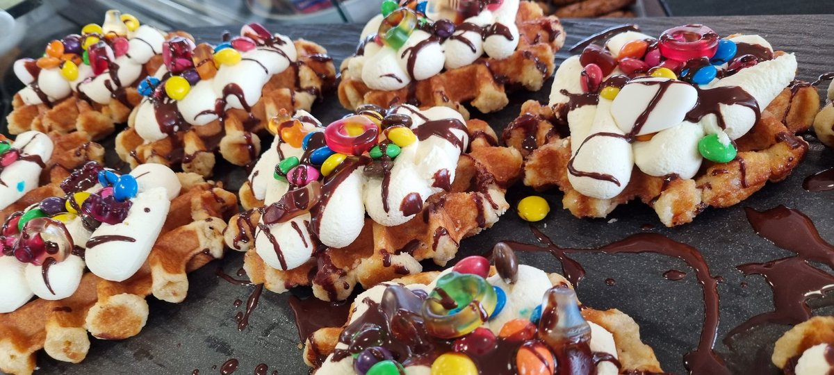 NigelLees2's tweet photo. Wacky waffle Friday at Streatham and Clapham High school. @timo7477 @CupelloVincenzo @melrahaman @HolroydHowe @DanielCollier84 @Christo22074853 @Nickhowe64 https://t.co/BhlIaApf13