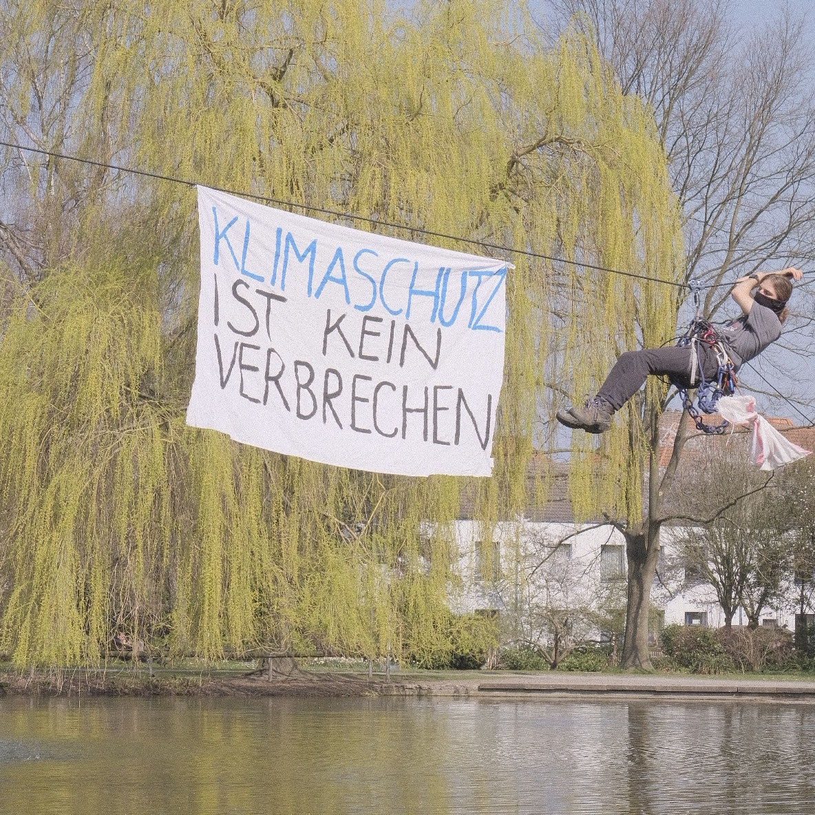 ShortcutAlly's tweet photo. +++BREAKING+++

#Activists have occupied the #Nordpark in #Bielefeld, Germany, in transnational solidarity with @BlockadeAus &amp; @stopEACOP, as well as local action hubs @wsa_buendnis &amp; @AlleDoerfer.

Here is a thread about how YOU can help from home:

#OneStruggleOneFight https://t.co/hVpEKuodbj