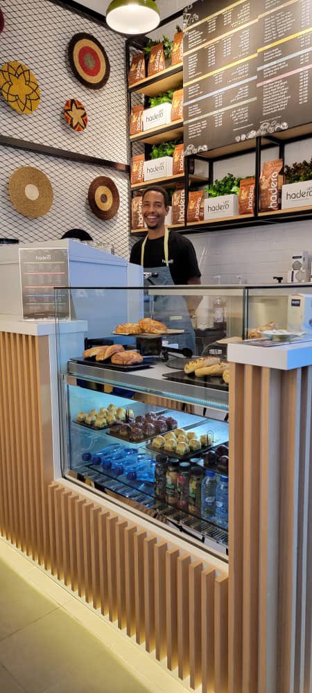 benyam_bisrat's tweet photo. Our Baristas are deeply trained to reveal origin flavor profiles in brewing. They ensure that each bean reaches its full brewed promise. #BeantoCup #BaristaNation #BaristaAcademy #BaristaCommunity #BaristaConvention @HaderoCoffee https://t.co/XqnlYarlli