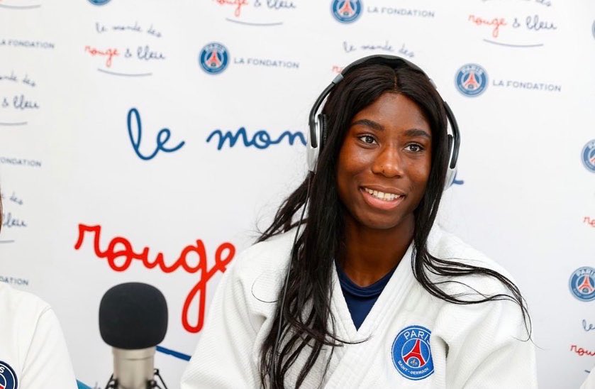 Mercredi J’ai eu la chance d’être inviter à passer une après midi avec la @FondationPSG à l’hôpital Necker 
Dans l’émission : « Le monde des Rouge et bleu »diffusé dans l’hôpital , qui permet à tout les enfants d’échanger et de jouer avec nous aprem remplis de rigolade merci❤️💙