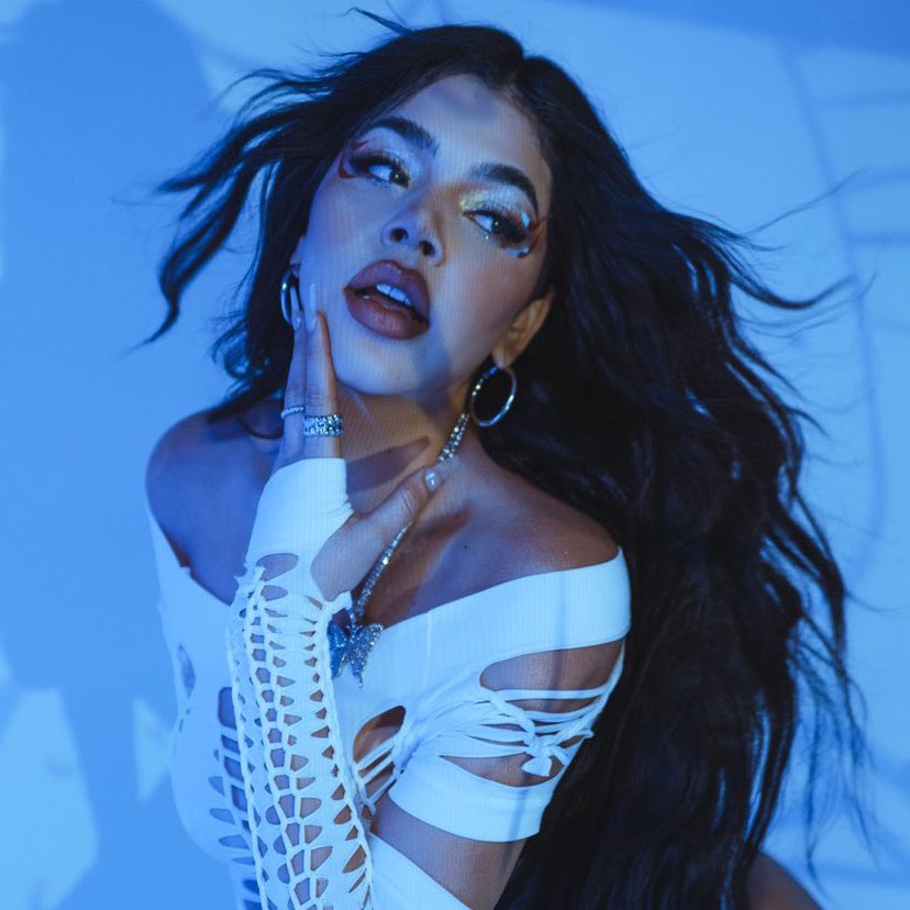 updateskos's tweet photo. 'Cambios De Luna', se convierte en el álbum por una artista mexicana con mayor debut de la historia de Spotify México. https://t.co/a3KrKhhicu