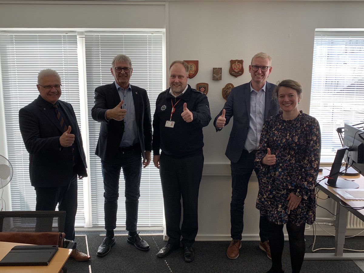 TrekantBrand's tweet photo. TAK FOR GODT ARBEJDE 🔥

Bestyrelsen i TrekantBrand var idag samlet. 

På dagens møde udtrykte bestyrelsen en stor tak og “tommel op” til mandskabet i TrekantBrand, for veludført arbejde i forbindelse med de sidste par dages store hændelser. https://t.co/DPIP0XshcU