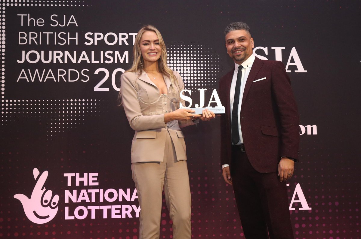 SportSJA's tweet image. 🎥 NEW! Watch highlights from the #SJA2021 British Sports Journalism Awards 👉 youtu.be/IpwKKfgYTIU 👀 

📸 Pictured: Winners on the night included @laura_woodsy, @martynziegler, and @Buzz16 👏 + a memorable show of solidarity with @ZoryaLondonsk 🇺🇦

Thanks @RefreshFilms 🙏