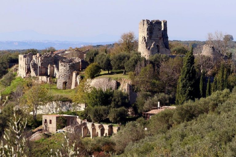 beni_culturali's tweet photo. La costruzione di #Castiglione di #PalombaraSabina risale a un periodo dell'#AltoMedioevo compreso tra l'870 e il 920 d.C; le prime notizie certe risalgono al 1276.
Dal 1419 risulta come un #castello disabitato.
Vieni a fare una #VisitaVirtuale da qui:
https://t.co/EDr1QA8UZB https://t.co/INZzQFaQQN