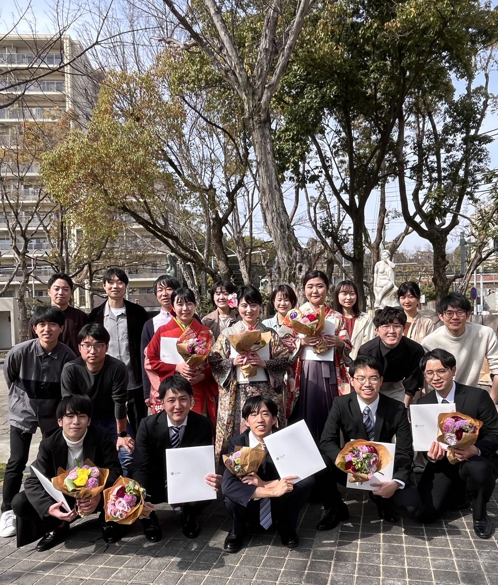 今日は6回生の先輩方の卒業式でした！
ご卒業おめでとうございます💐🕊
春から新境地で頑張ってください！
部員一同応援しています✨

#春から神医
#春から神大

※撮影時のみマスクを外しています