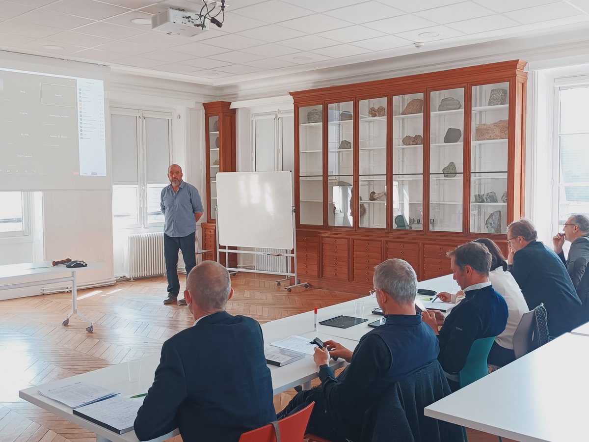 Estaca_twit's tweet photo. Soutenance de thèse de Stéphane Gillet aujourd'hui à l’Ecole des Mines de Paris. Son sujet porte sur les #matériauxcomposites, #polyamides dans un contexte d'#allégement des structures des véhicules automobiles. @continental @contitech @MINES_ParisTech #nouvellesmobilités https://t.co/hwR9SVbybJ