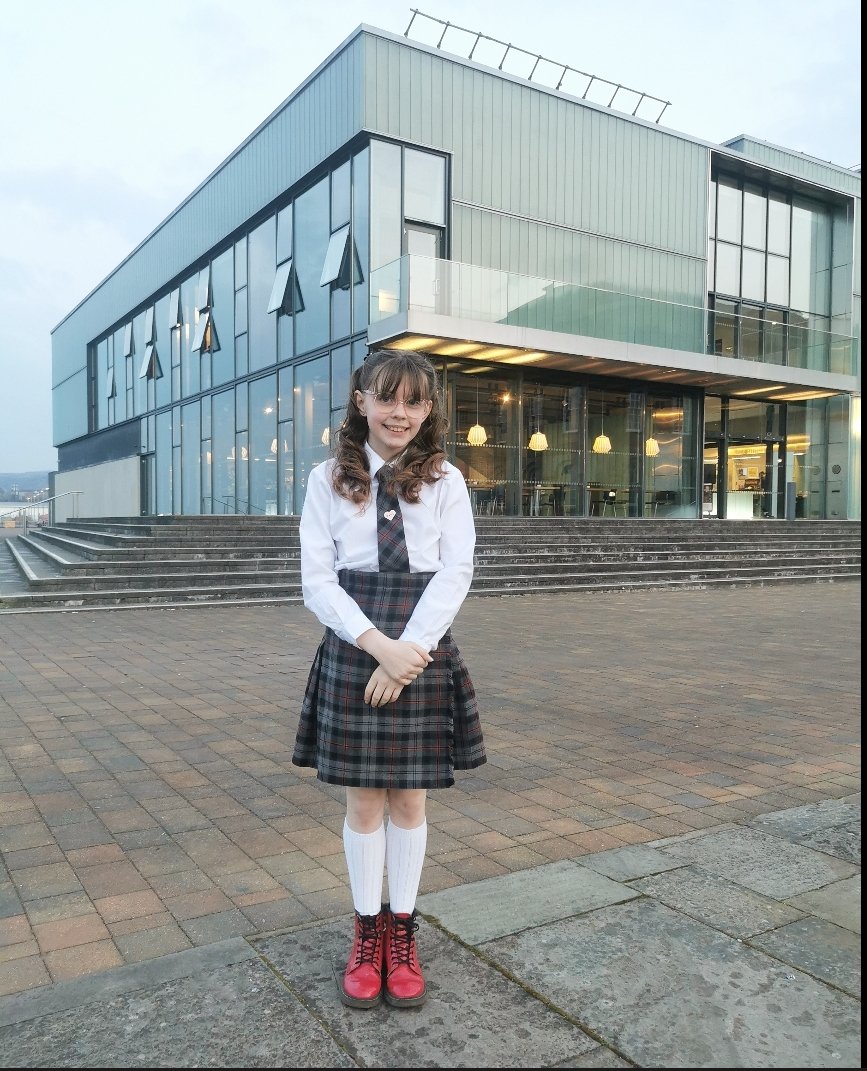 Such a lovely night watching my kid singing a duet & with her #Gaelic school choir at @thebeaconarts, celebrating #WorldGaelicWeek & the connection Gaelic has to #Inverclyde. It's been a painfully long 2yrs of no singing. 'S math a rinn thu!🌟@MrsSmithWPS @GaidhligWPS @WhinhillPS