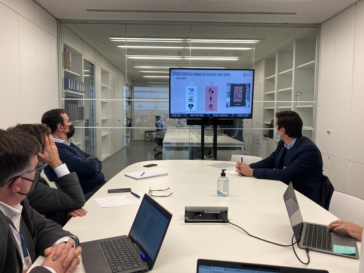 Miguelmilian_es's tweet photo. Jornada de trabajo con #Alnut conociendo startups de @lanzaderaes para explorar diferentes vías de colaboración con ellas 🔝🚀 #vegaly #perloro #pinkalbatros @baiafoodco https://t.co/xa3NXNN063