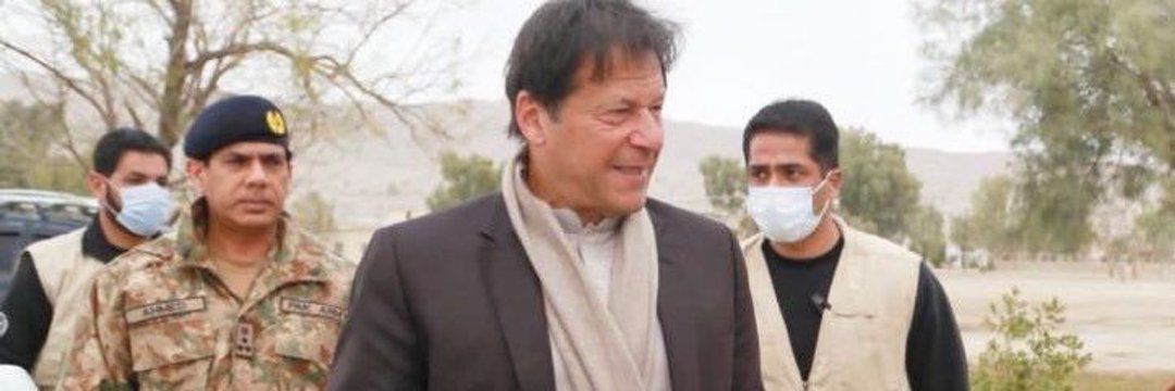 MuhammadMuben0's tweet photo. اسلام عورتوں کے احترام اور ان سے حسن و سلوک کا درس دیتا ہے. 
#NationalAssembly
#آئےناں_کنٹینرتے
 #یہ_بازی_خان_ہی_جیتےگا #بنی_گالا_کا_ہیرو https://t.co/mPzh8YO0Em