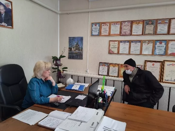 adm_kireevsk's tweet photo. @Tularegion71 25.03.2022 главой администрации мо Дедиловское состоялся прием граждан по вопросу решения спорного вопроса между соседями о границах земельного участка https://t.co/ZSgjknLF4J https://t.co/ty5enq3smZ