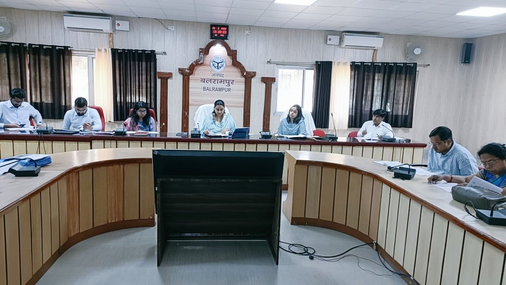 जिलाधिकारी श्रीमती श्रुति की अध्यक्षता में बेसिक शिक्षा विभाग द्वारा संचालित योजनाओं की समीक्षा बैठक संपन्न हुई। जिलाधिकारी मिशन कायाकल्प, परिषदीय विद्यालयों में शैक्षणिक गुणवत्ता की स्थिति, समर्थ योजना,1/2
<a href="/CMOfficeUP/">CM Office, GoUP</a> <a href="/UPGovt/">Government of UP</a> <a href="/ChiefSecyUP/">Chief Secretary, GoUP</a>