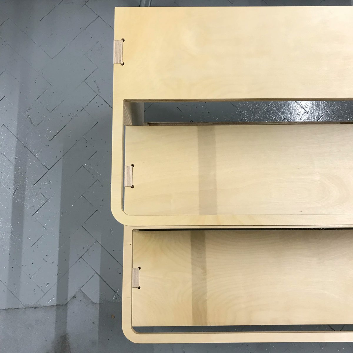 Custom step display unit with support rails designed and built for <a href="/ixiaflowersuk/">ixia</a> 
#norsemandesign #birchplydesign #retaildisplaydesign #retaildisplay