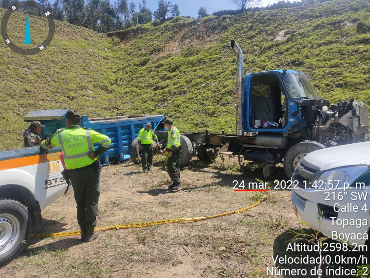 7NNoticias's tweet photo. #Judicial / Autoridades de policía hallaron posible deshuesadero de autos Robados, en el lugar fue encontrada una volqueta la cual estaría siendo desarmada. El operativo se realizó en el lugar conocido como "Puente Reyes" del municipio de #Topaga en #Boyacá. #NoticiaEnDesarrollo https://t.co/BbTi8hoLau