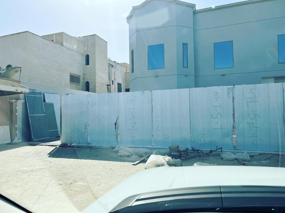 advancedrealco's tweet photo. السور من الخارج يبين المناسيب و مظله الديوان قبل تركيبها. تصميم المهندس ا. د ييوسف الرومي https://t.co/gLUX0yTVnK
