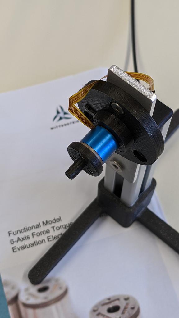 professa_pott's tweet photo. Einen tollen kleinen 6 dif F/T Sensor von @WITTENSTEIN_SE haben wir ausprobiert hier am IMT. Funktioniert wirklich gut. #buildinggreatideas https://t.co/oybxEhu3xn