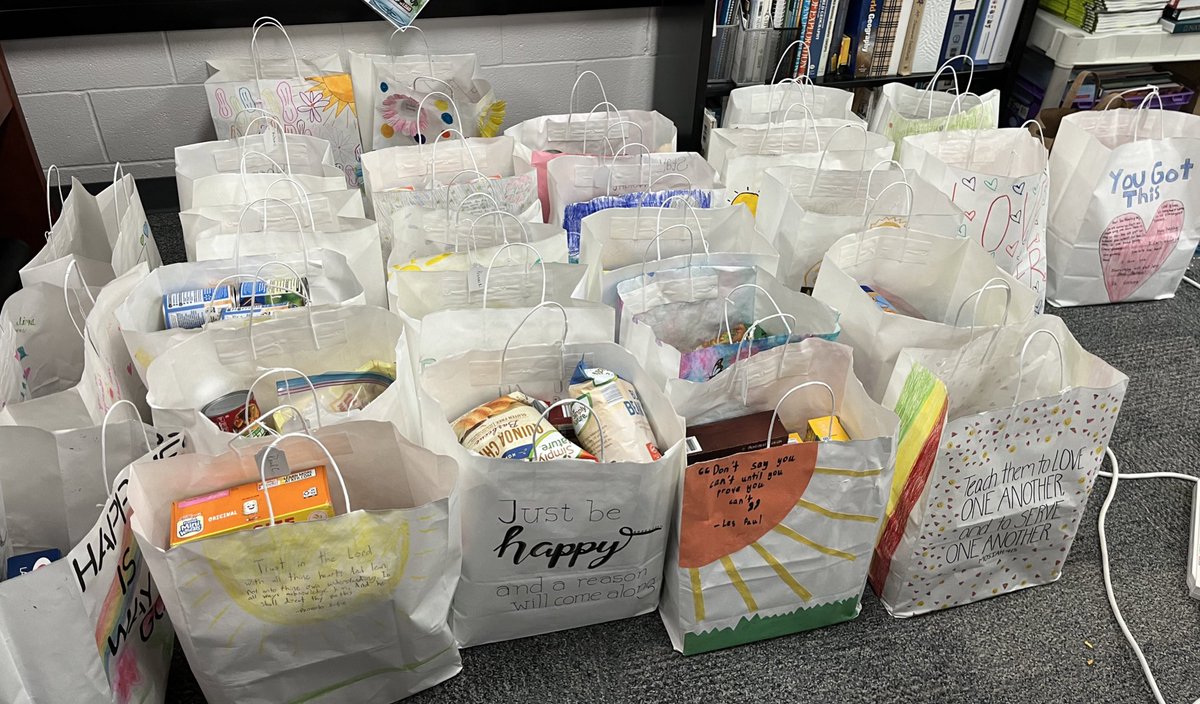 DanaeBoyd's tweet photo. So proud of my @CollegeBoard APHuG learners that completed their first service learning module on food insecurity for AP with WE Service endorsement. 45 Bountiful, beautiful bags for @salvationarmy mobile food bank Lewisville. #nthctribe @NewTechCoppell https://t.co/L7YzCA4qCv