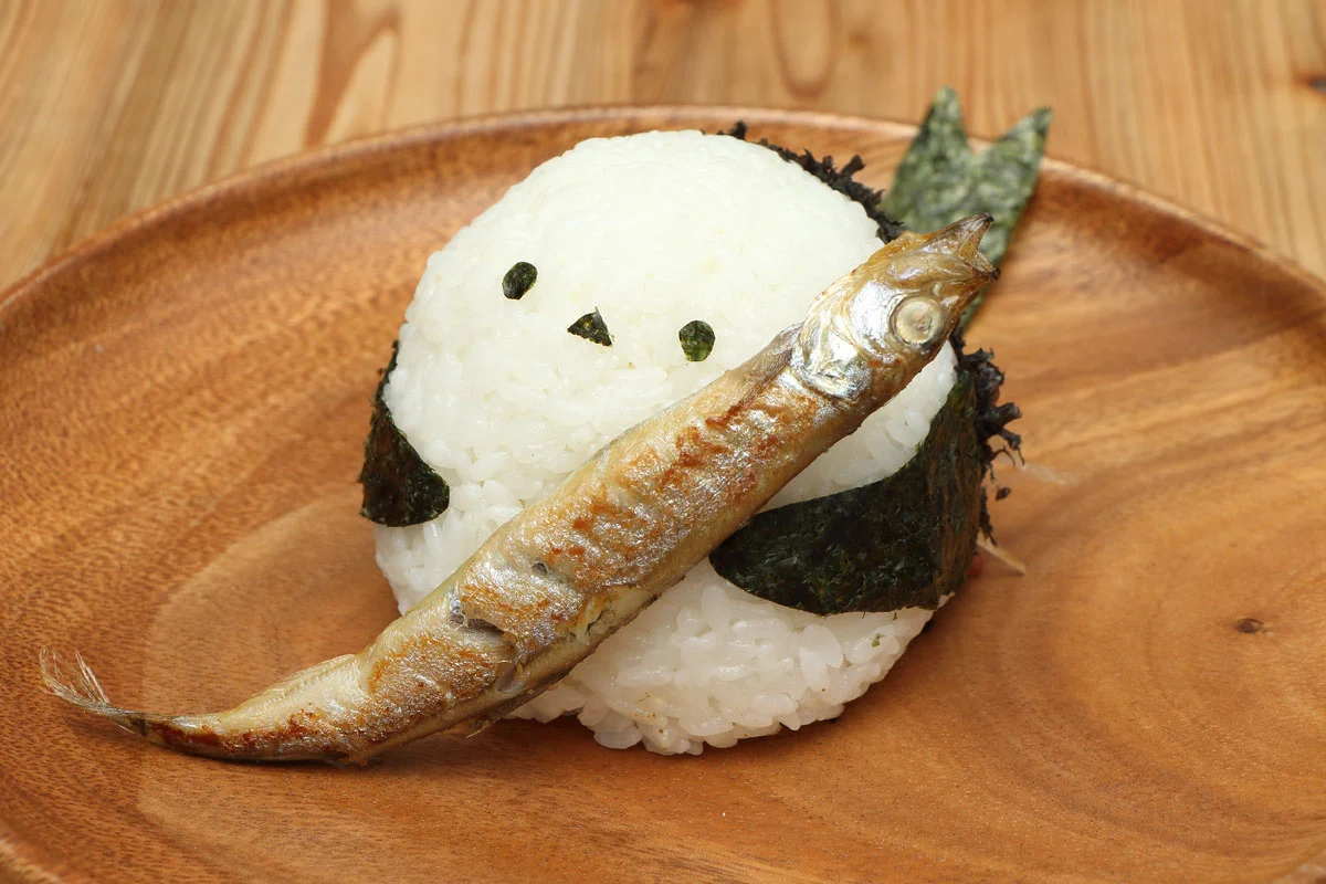 可愛すぎる！これなら子供も食べれちゃう？シマエナガおにぎり