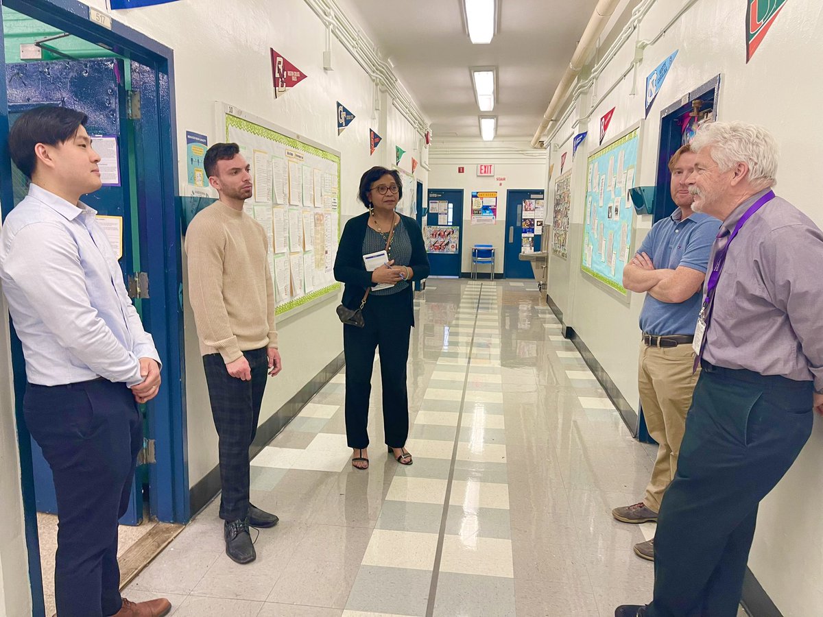 HSEI welcomes Executive Superintendent Tim Lisante- College/Post Secondary conversations! @ExecSuptLisante @ACCESS_NYCDOE <a href="/DOEChancellor/">Chancellor Kamar H. Samuels</a> <a href="/GatorsHsei/">HSEIGators!</a>