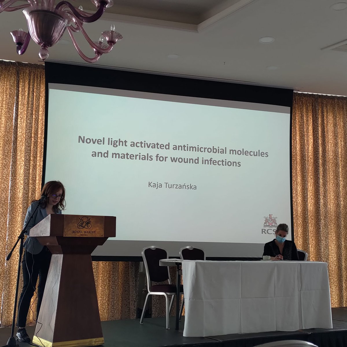 #ISCMSpring22 First in person presentation of @scienceirel funded work on light-activated #antimicrobials by PhD scholar Kaja Turzańska @RCSI_postgrad with @Dfitzhughes and @PryceGroup @iscm_micro 👏👏