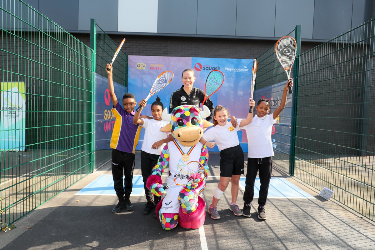 englandsquash's tweet photo. Taking squash outdoors 🌞

@SJPerry15 &amp; @birminghamcg22's Perry unveiled a brand new permanent squash court at @KingSolomonIBS today 🙌
 
The court is the first of its kind in the region and will help young people get the squash bug! 

Find out more ⬇

https://t.co/3MnBuC3DWK https://t.co/XKCXZZuaev